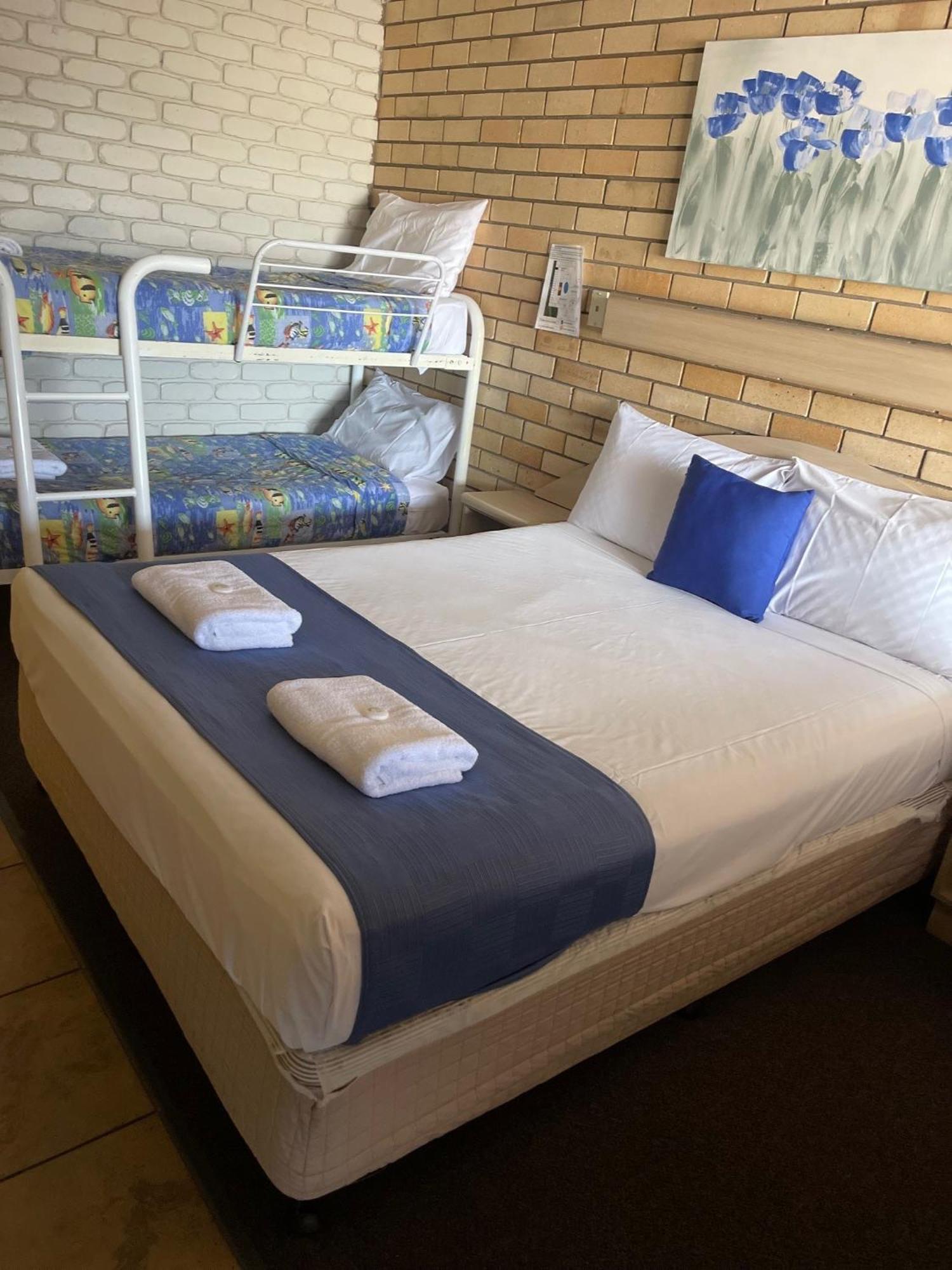 Castle Motor Lodge Bowen Buitenkant foto