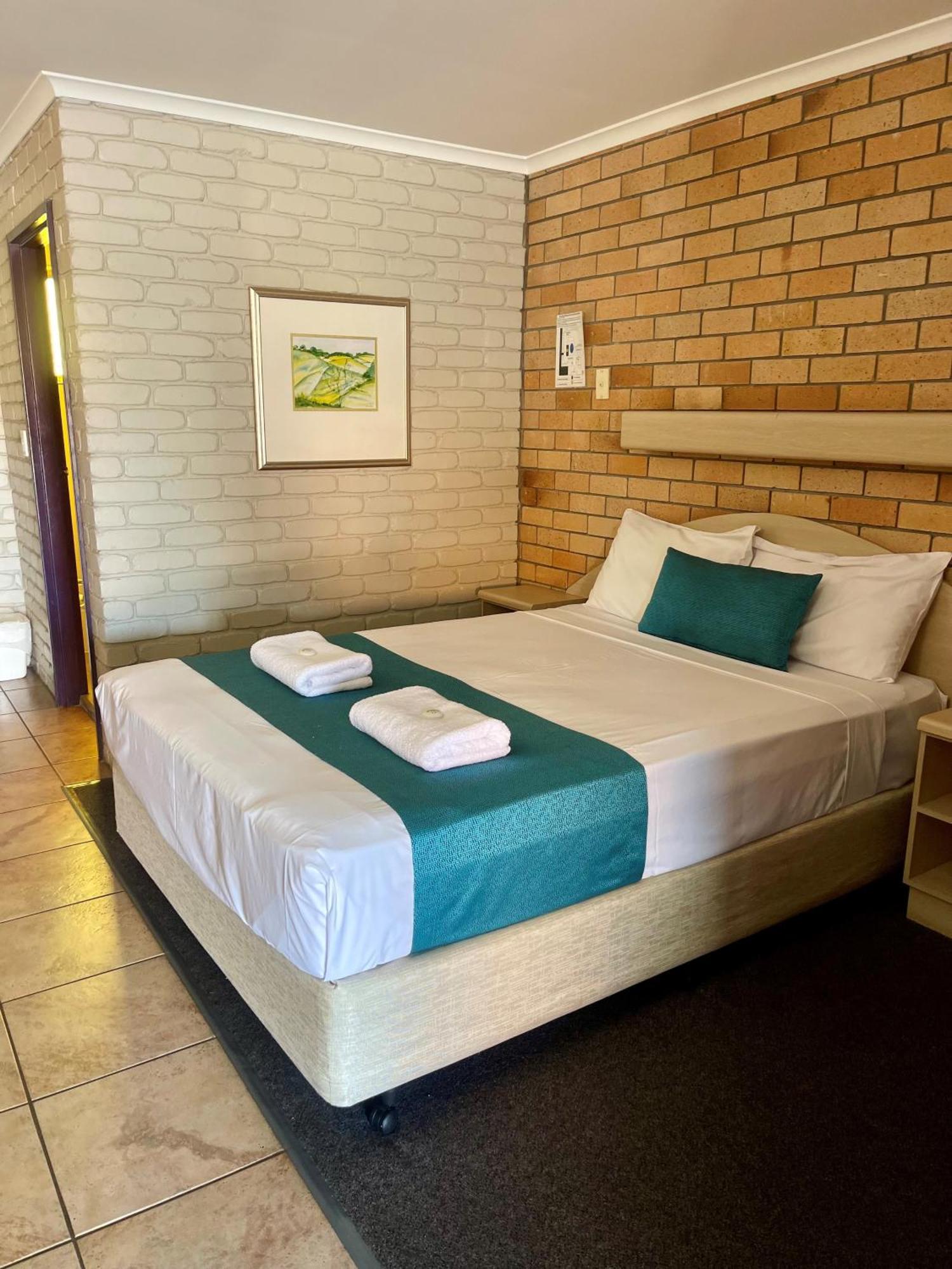 Castle Motor Lodge Bowen Buitenkant foto